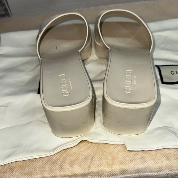 Gucci Women's Cream Slide Sandals - Picture 3 of 5